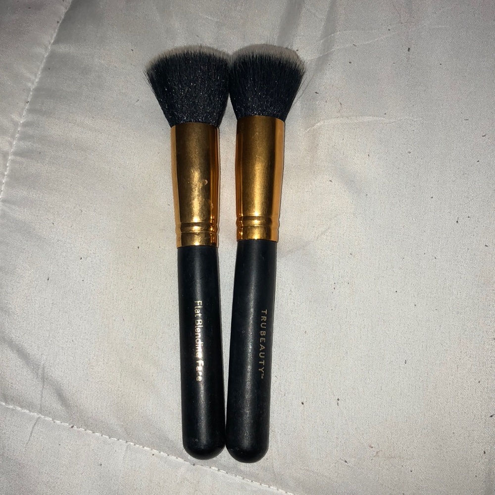 Foundation brushes